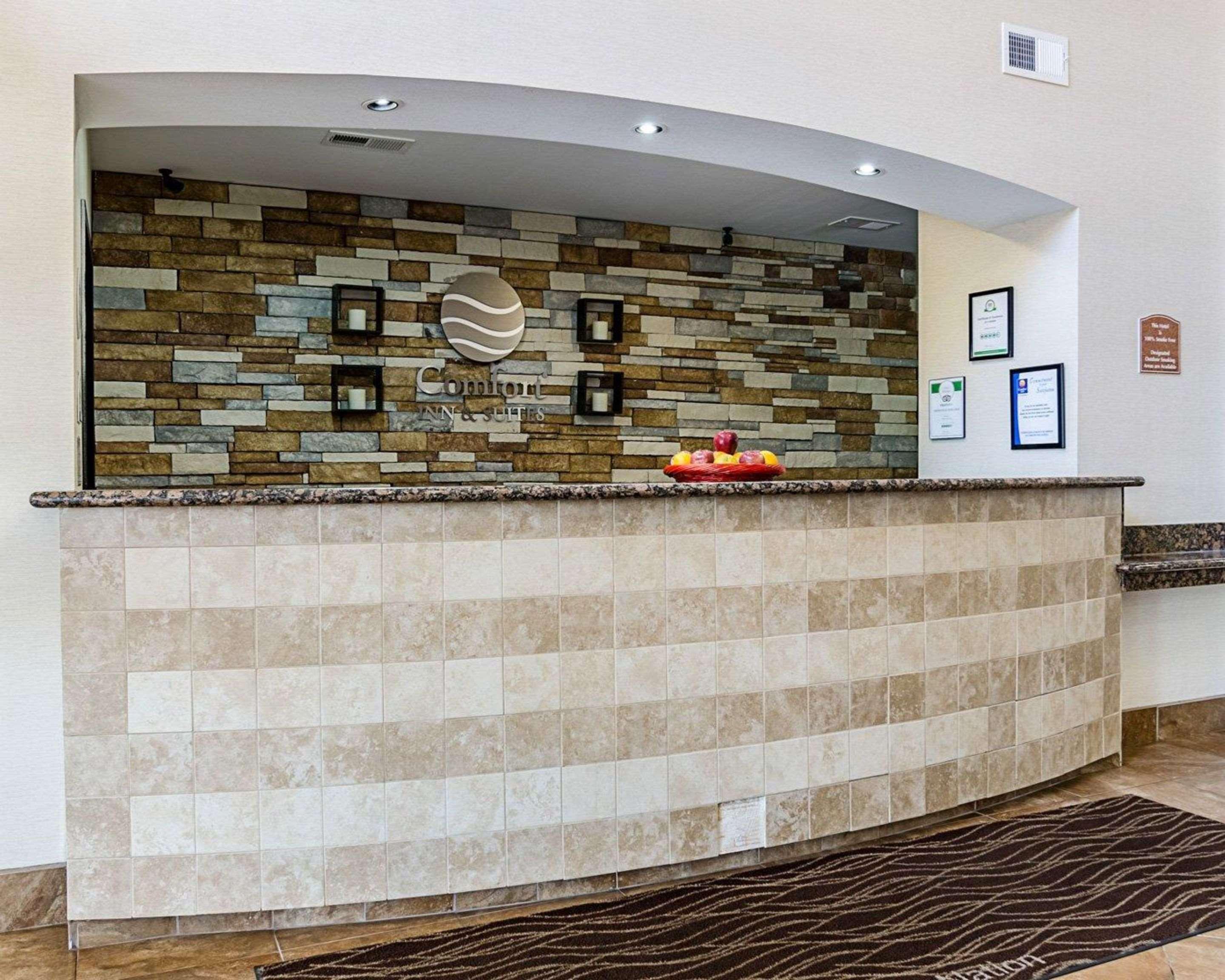 Comfort Inn & Suites Lawrence Exterior foto