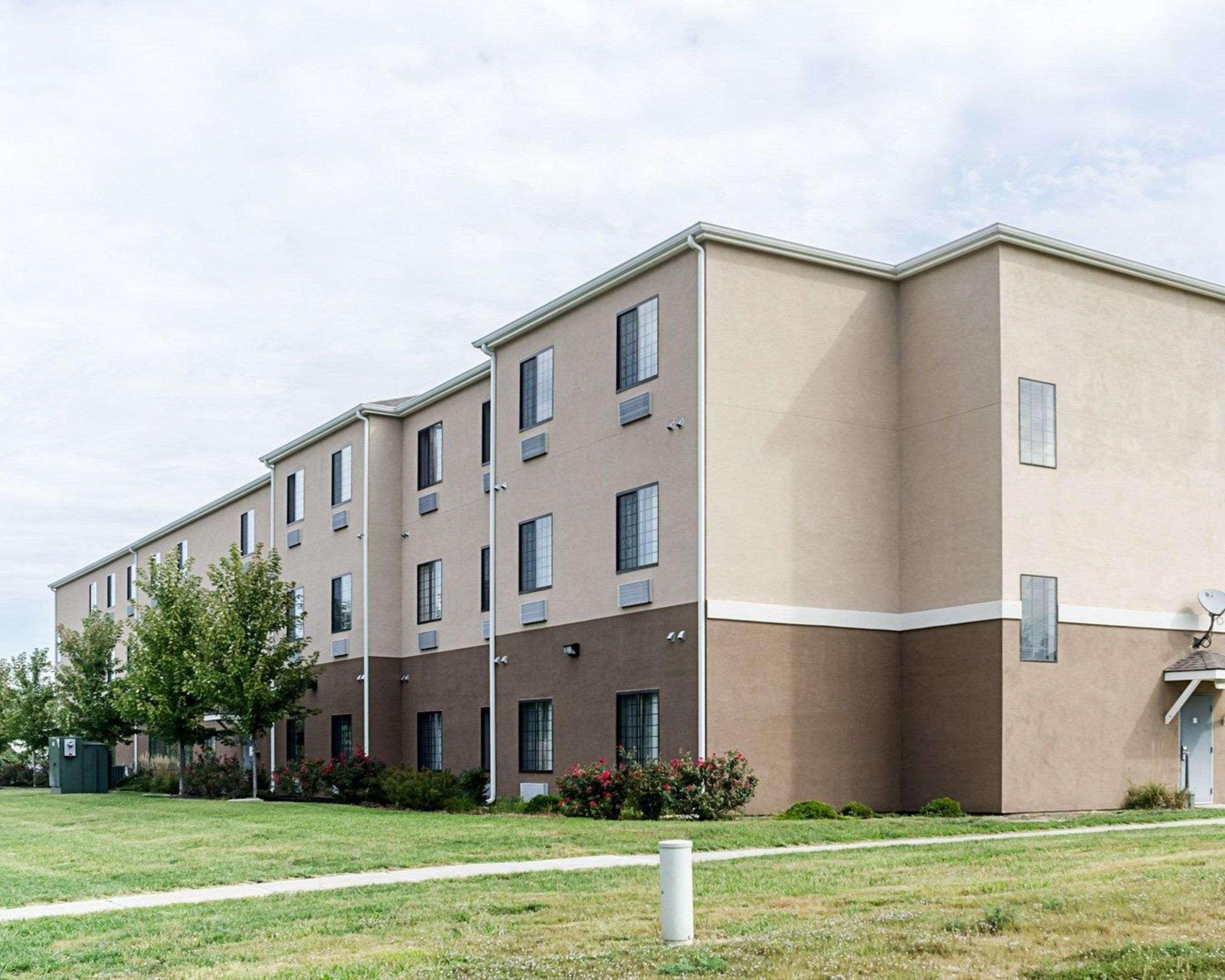 Comfort Inn & Suites Lawrence Exterior foto